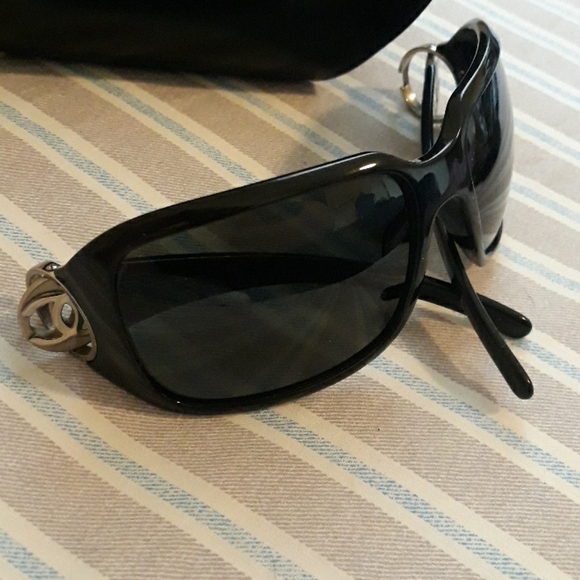 Chanel sunglasses - Picture 2 of 8